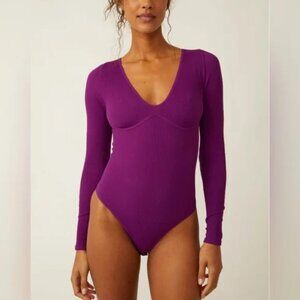 NWOT Free People Meg Seamless V-Neck Long Sleeve Bodysuit size- MEDIUM/ LARGE